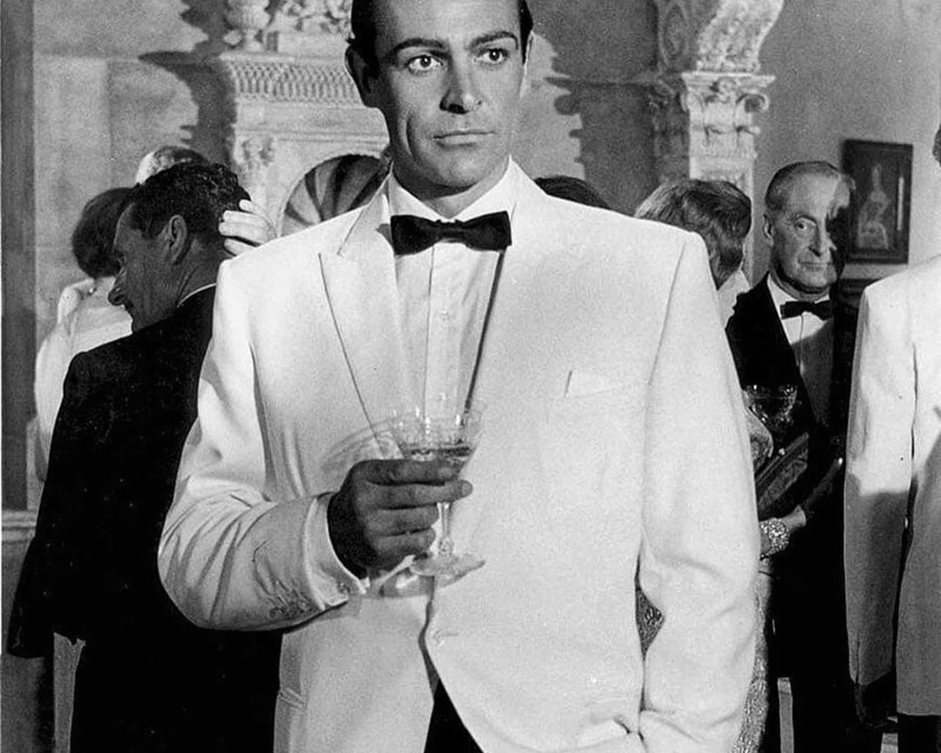 Martini Making - Shaken or Stirred?
